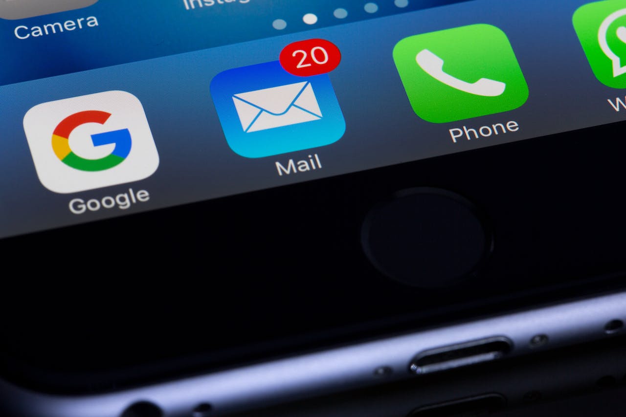 pexels-torsten-dettlaff-193003 Mail notification